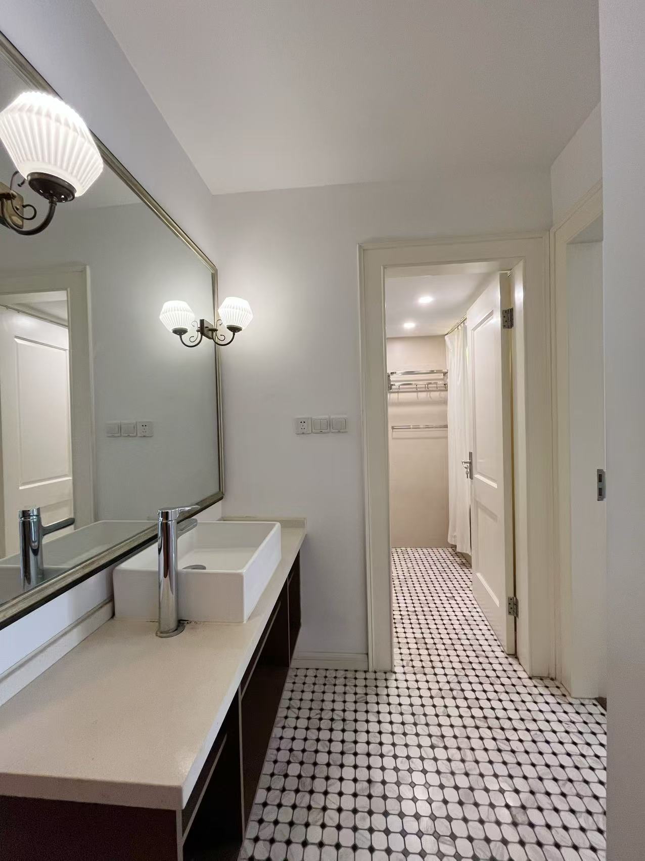 五原路一楼带花园精装墙暖中央空调