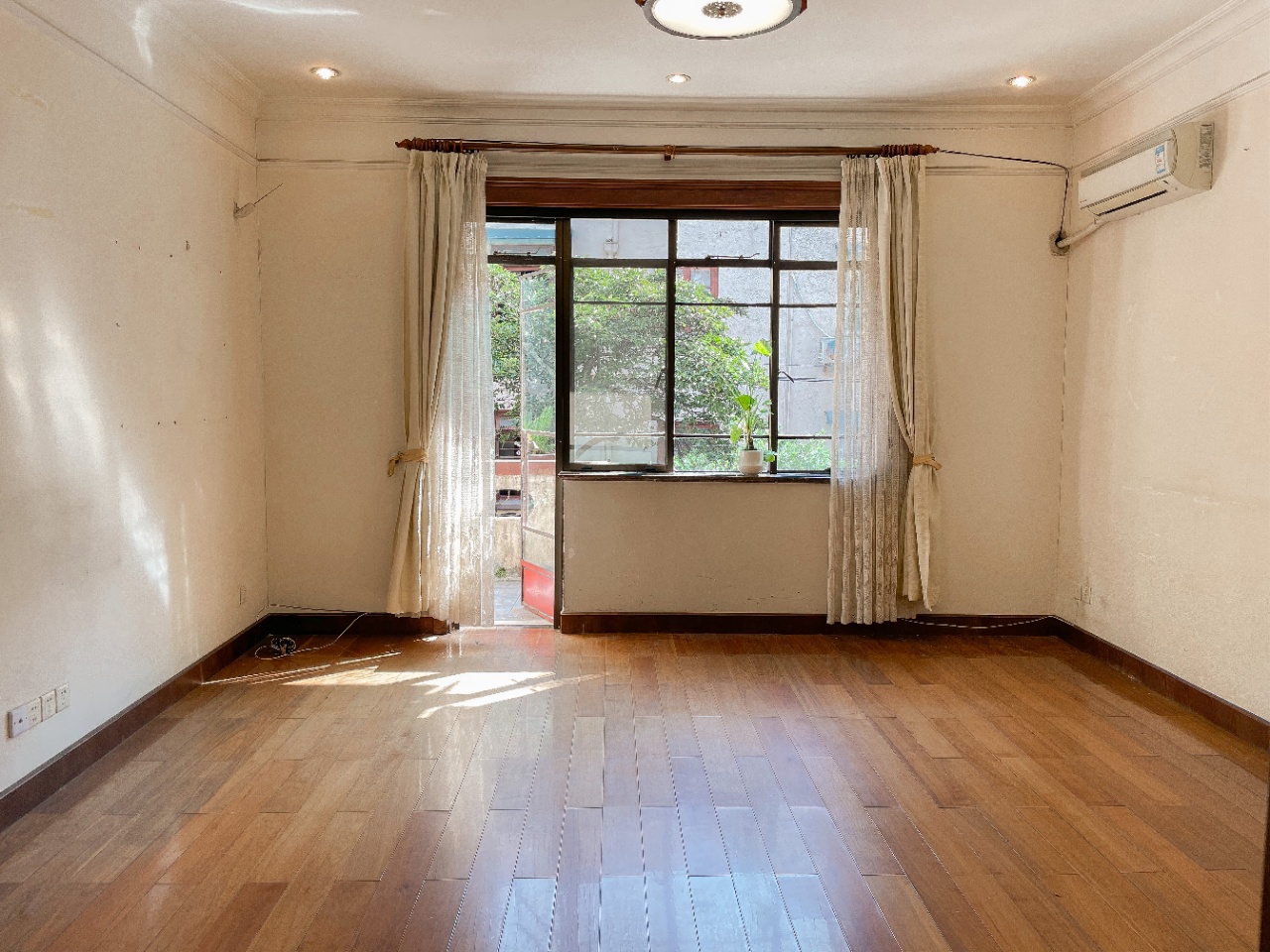 南京西路南汇路永久产权新里